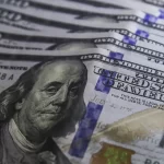 Dólar tem novo recorde histórico e fecha a R$ 5,98