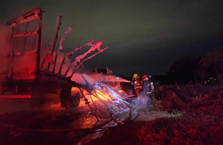 caminhao fogo bombeiros