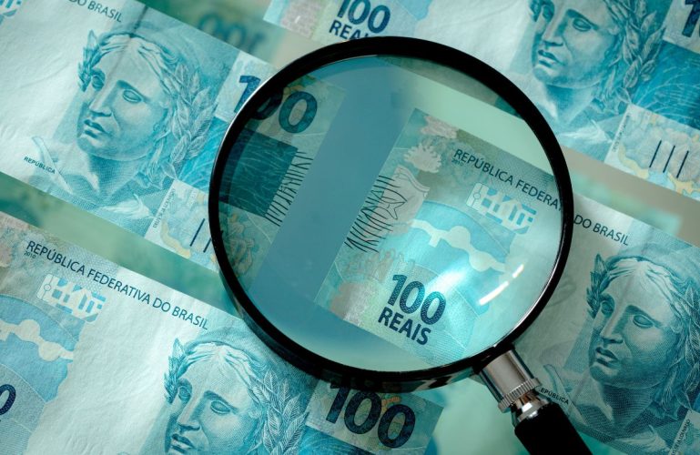 como-identificar-uma-nota-falsa_180720242138
